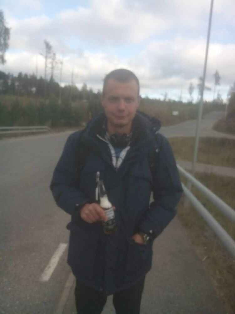  8262474  , 37 ,    Vallentuna