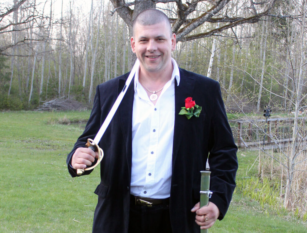  45257154  Jon, 45 ,    