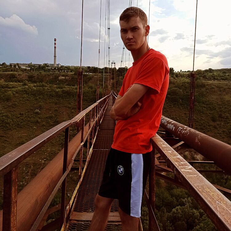  48426764  Petru, 24 ,    