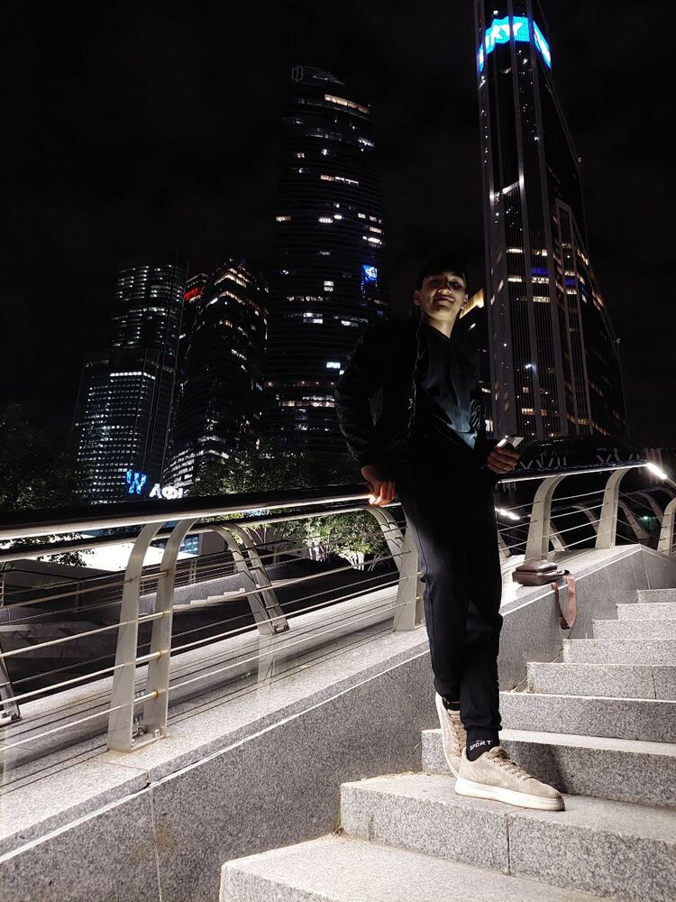 ,   Bek, 25 ,     