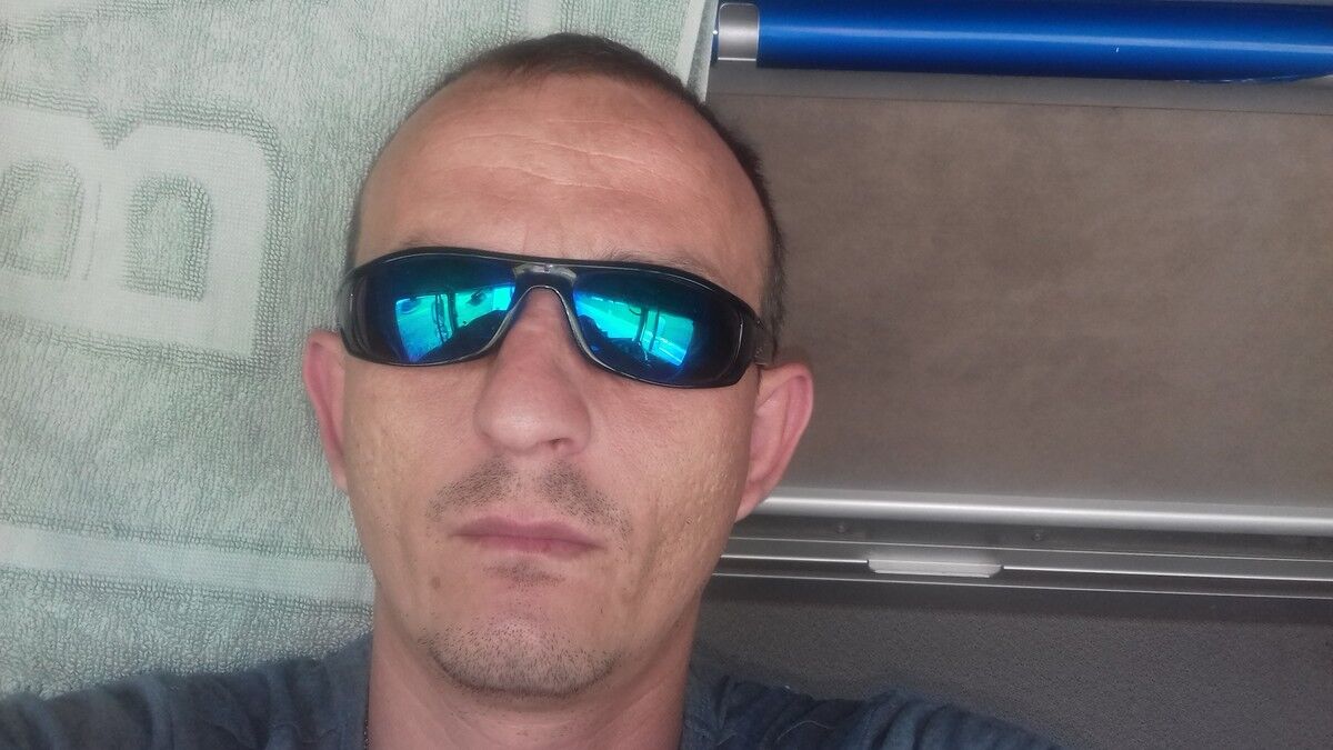  9560074  Aleksandr, 41 ,    