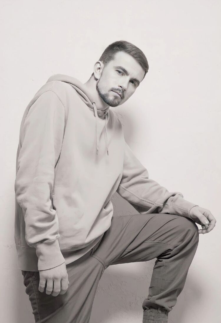  52523584  Maksim, 26 ,    -