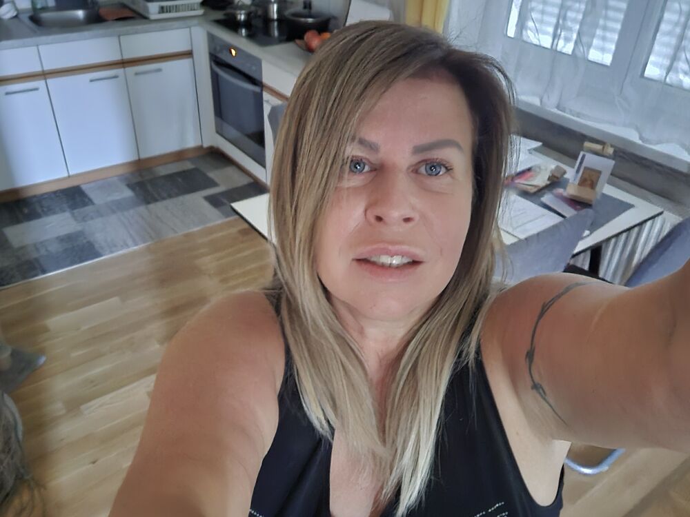  53679624  Anna, 51 ,    