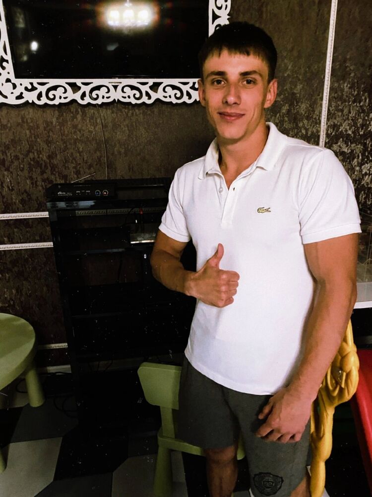  ,   Alex, 32 ,   ,   