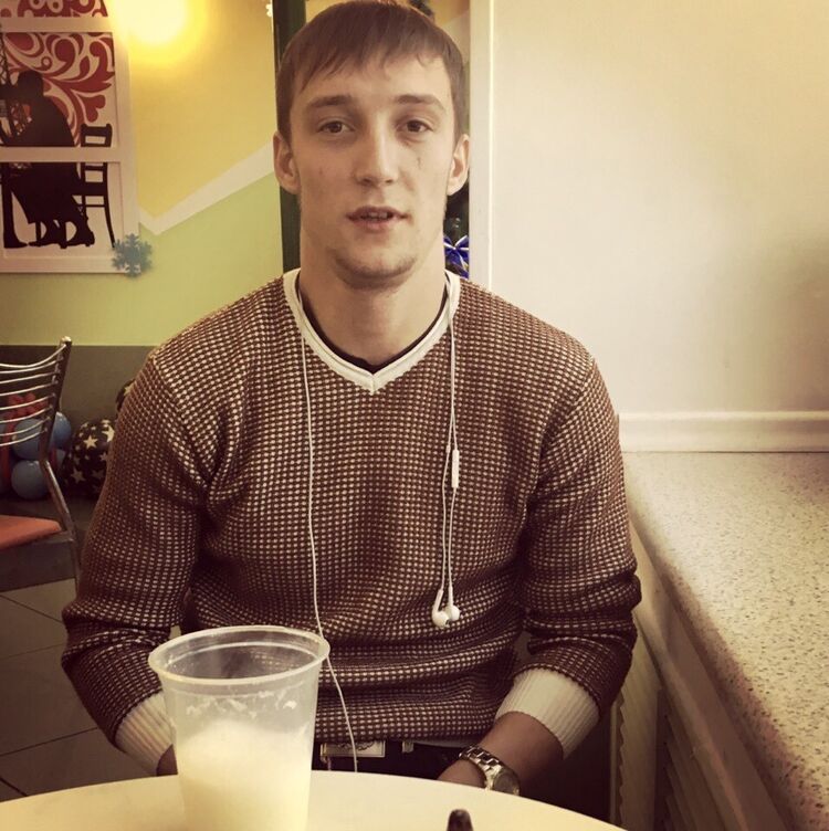  ,   Viktor, 27 ,  