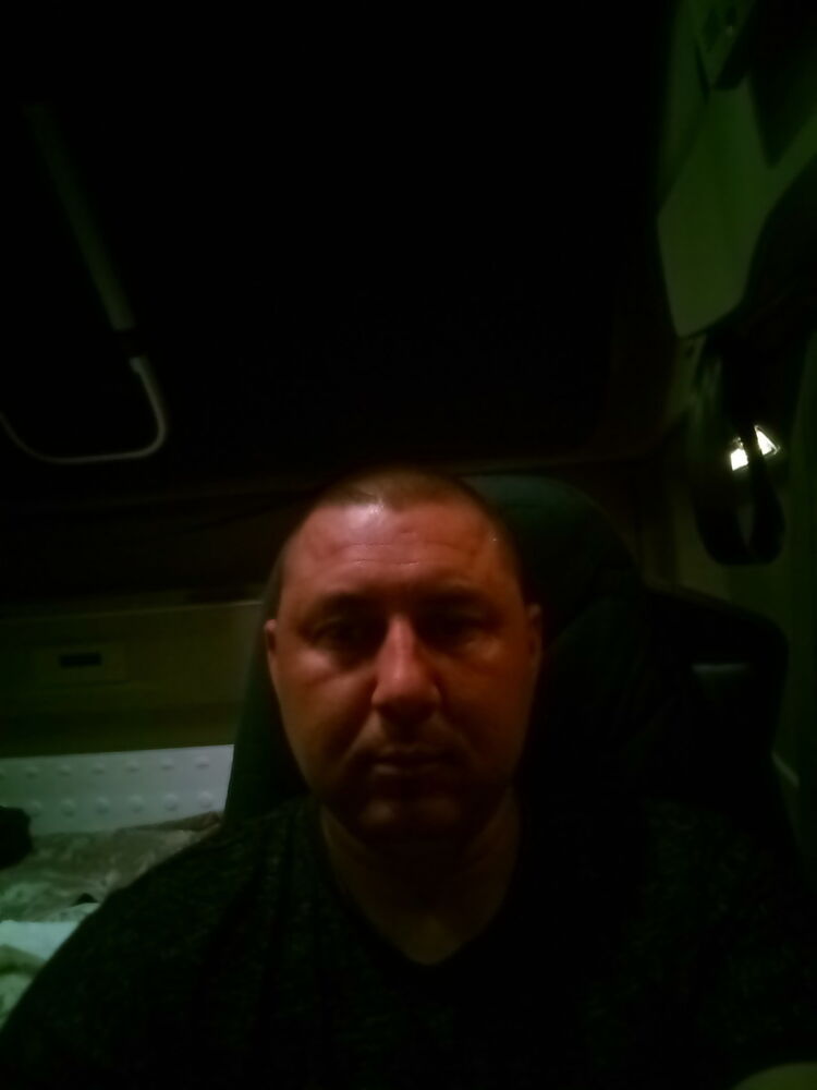  12180224  Sergei, 40 ,    