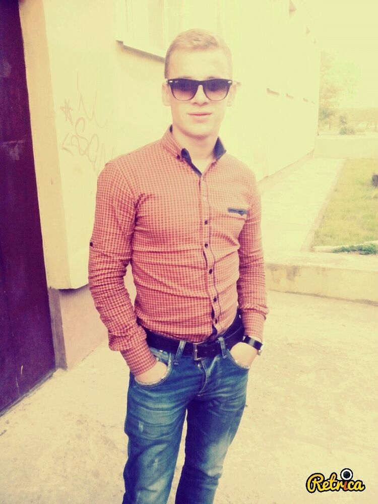  ,   ARTEM, 28 ,   