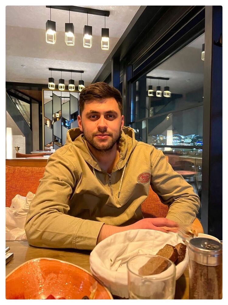  31063834  Sahin, 30 ,    