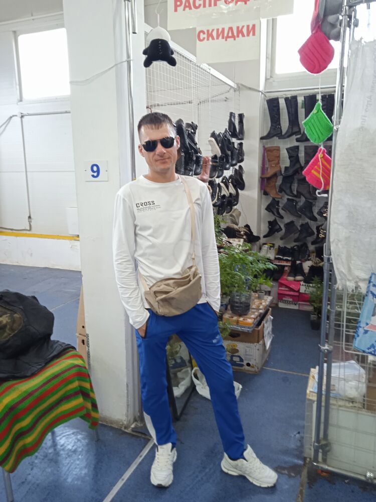  34980724  Pavel, 37 ,    