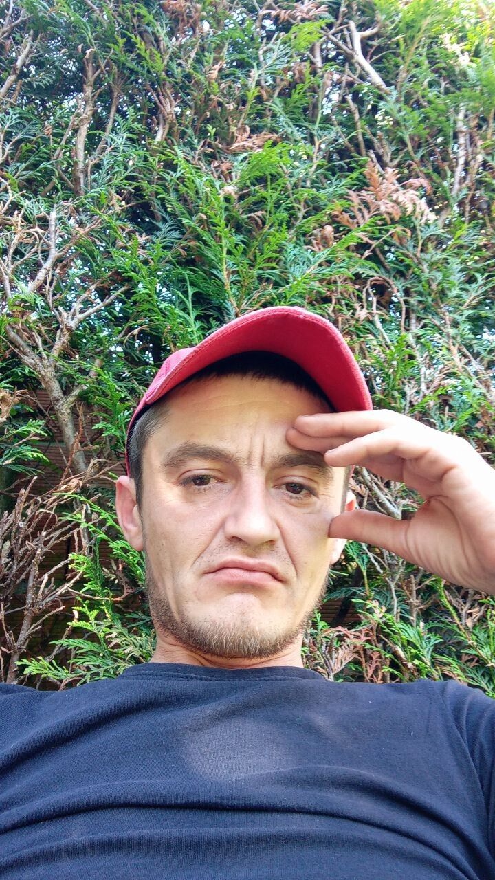  ,   Damian, 37 ,   ,   