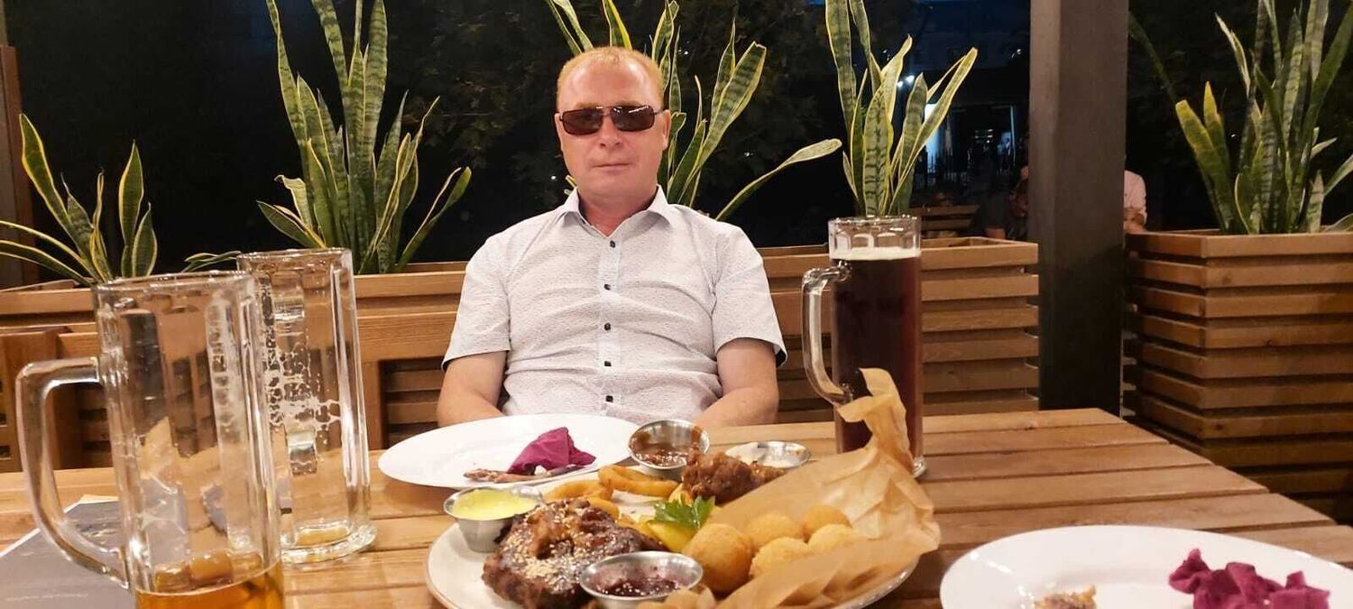  27613064  Alex, 42 ,    