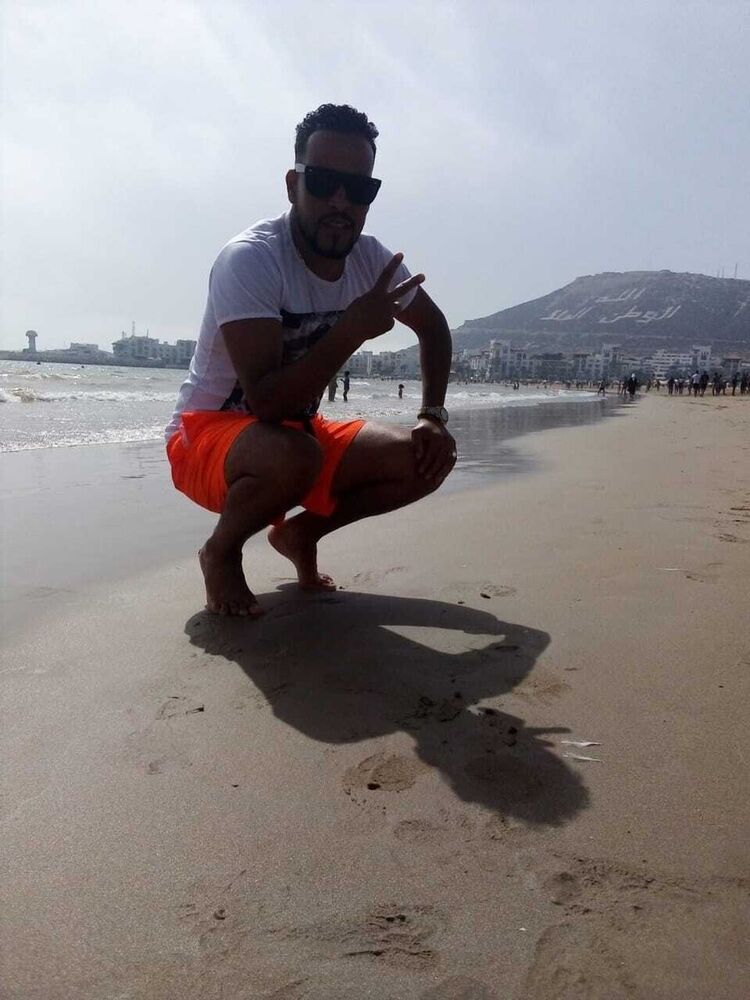  21000854  Ismail, 35 ,    