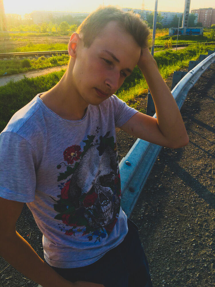  20622124  Artem, 25 ,    