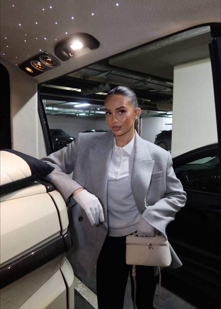  ,   Kristina, 28 ,   ,   