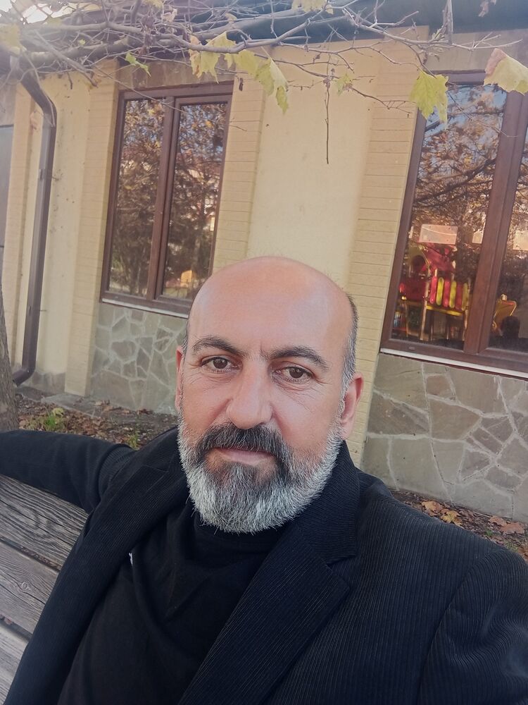  53725494  Yusuf, 44 ,    