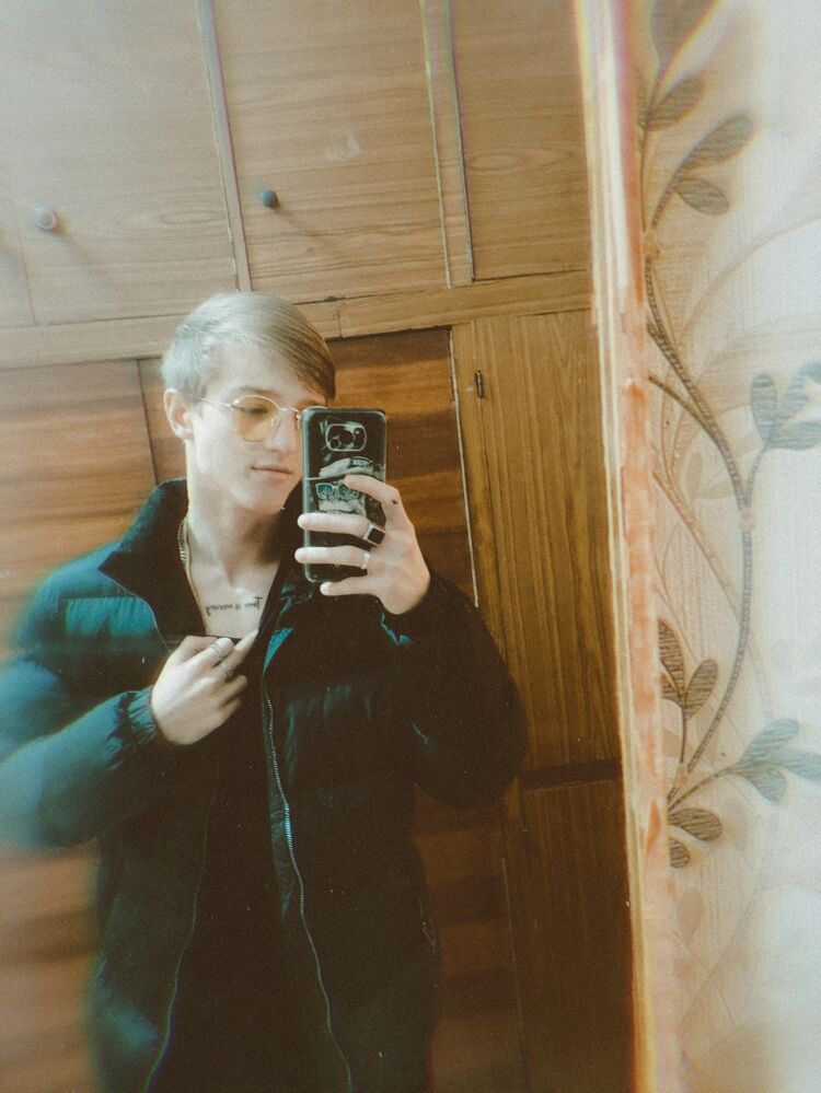  30228044  Jdjdjhfc, 24 ,    
