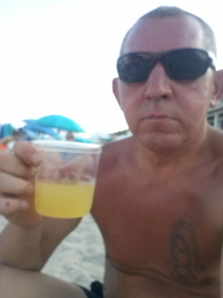  17217004  Andrei, 52 ,    