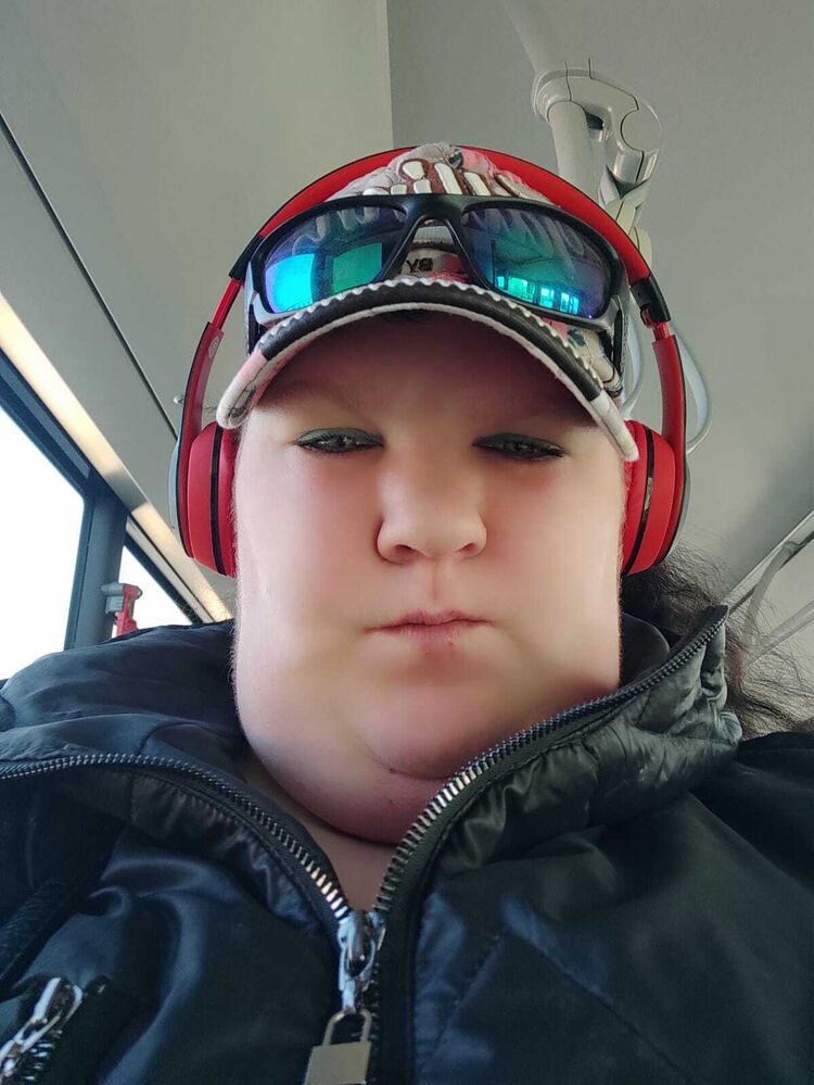  44460054  Regina, 33 ,    