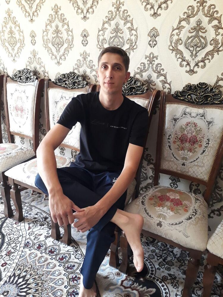  24228964  Djurabek, 42 ,    