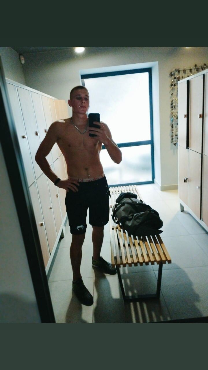  33066524  Denis, 23 ,    