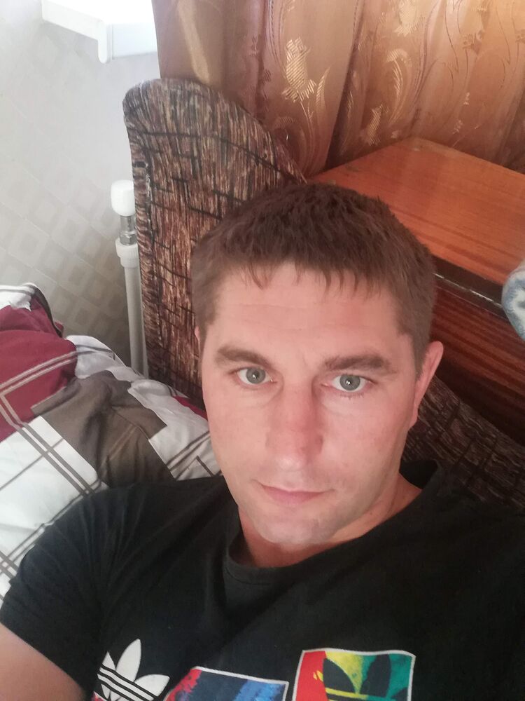  40431154  Igor, 39 ,    -