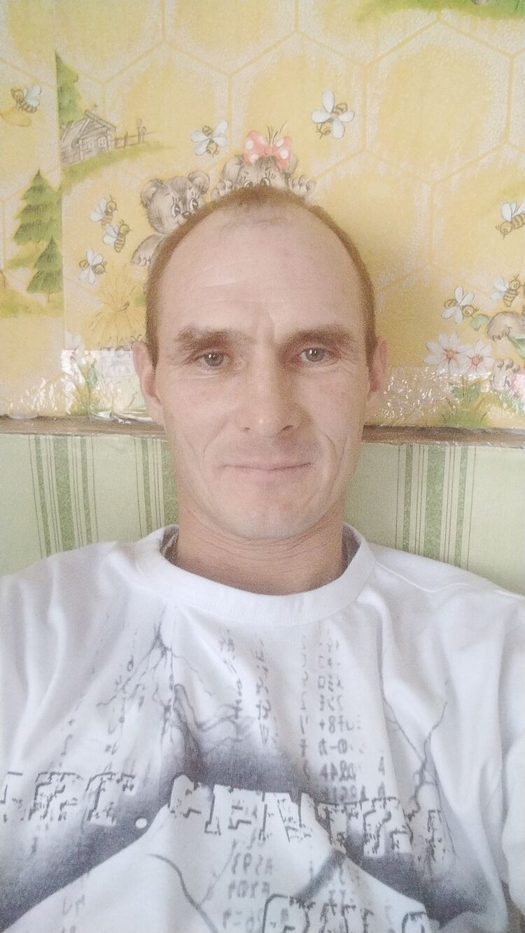  39985504  Artur, 41 ,    