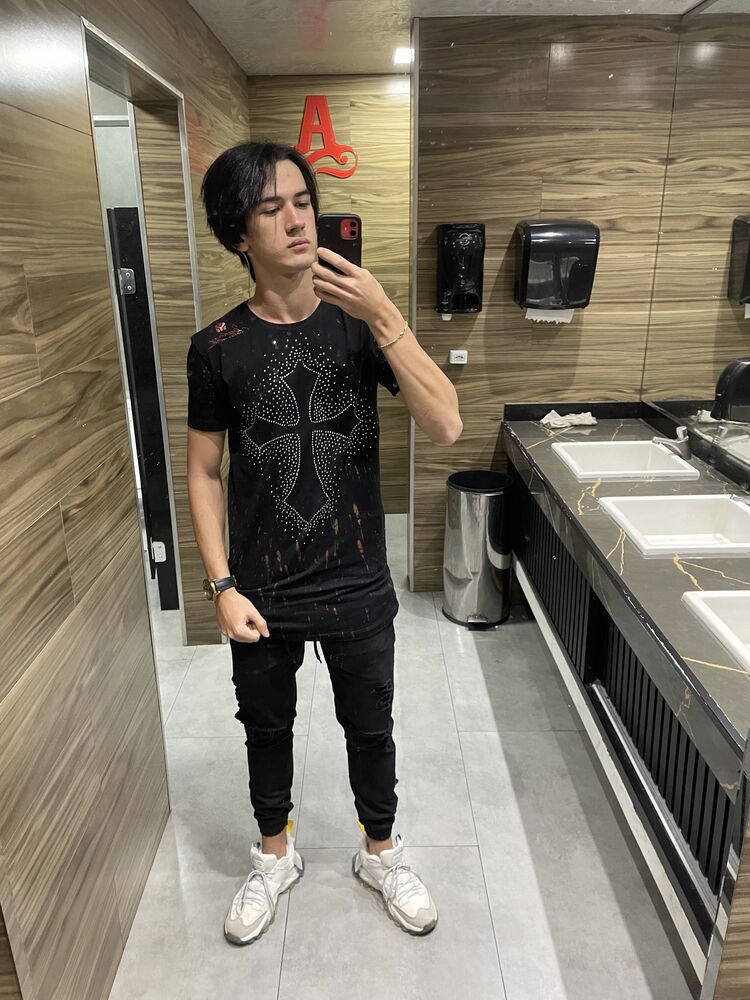  --,   Lucas, 21 ,   ,   