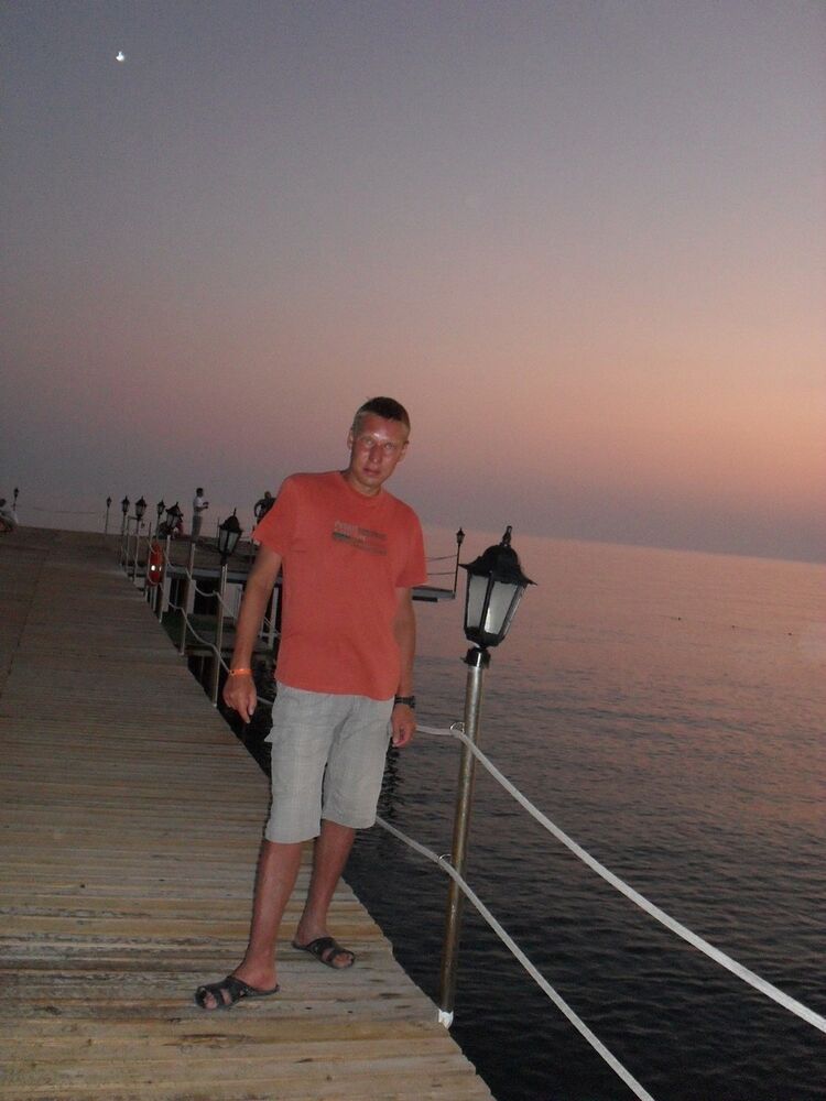  18147984  Aleksandr, 47 ,    