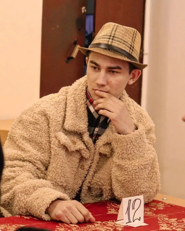  27520484  , 24 ,    -