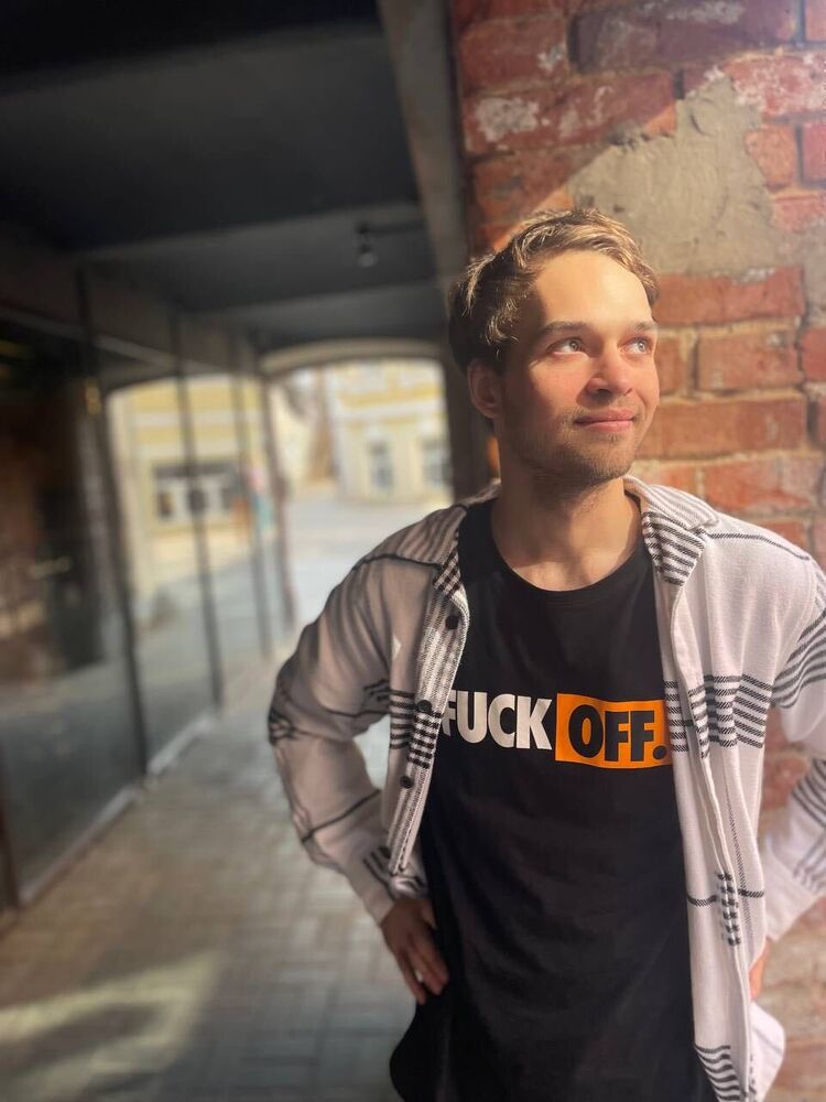  32008174  Sergej, 28 ,    