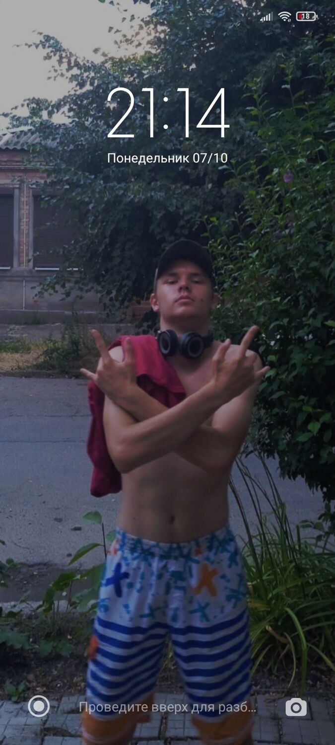  40137734  Artem, 20 ,    