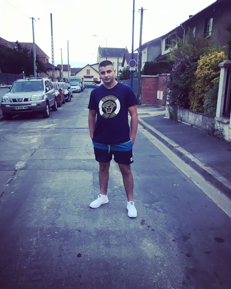  31006754  Victor, 24 ,    