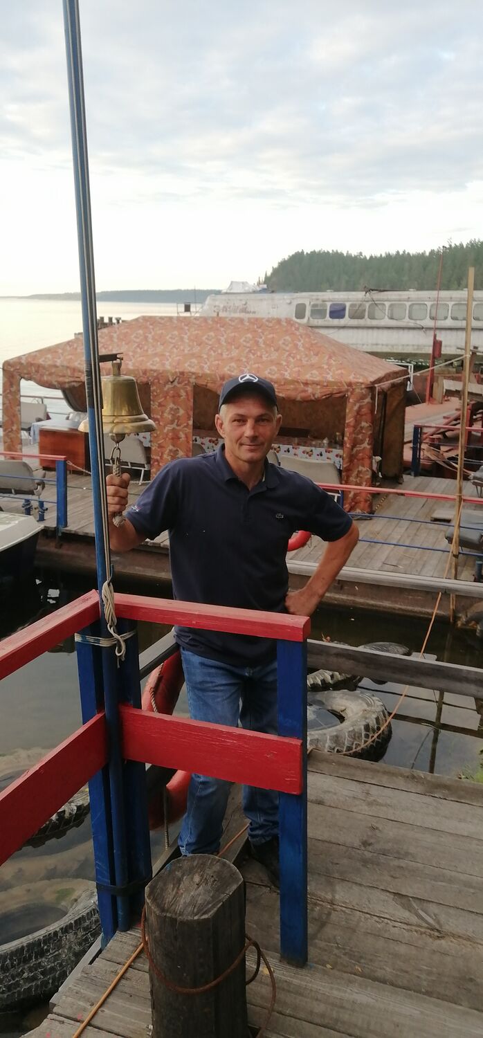  28290624  Viktor, 47 ,    -
