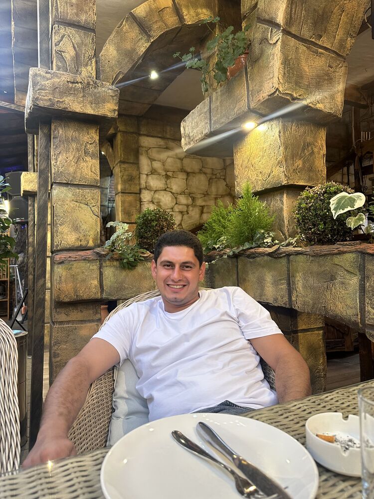  53984504  Leon, 26 ,    