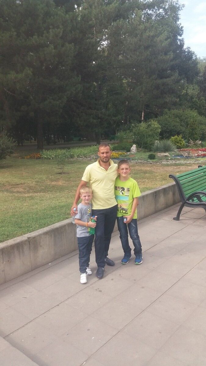  ,   Alex, 42 ,   ,   , c 