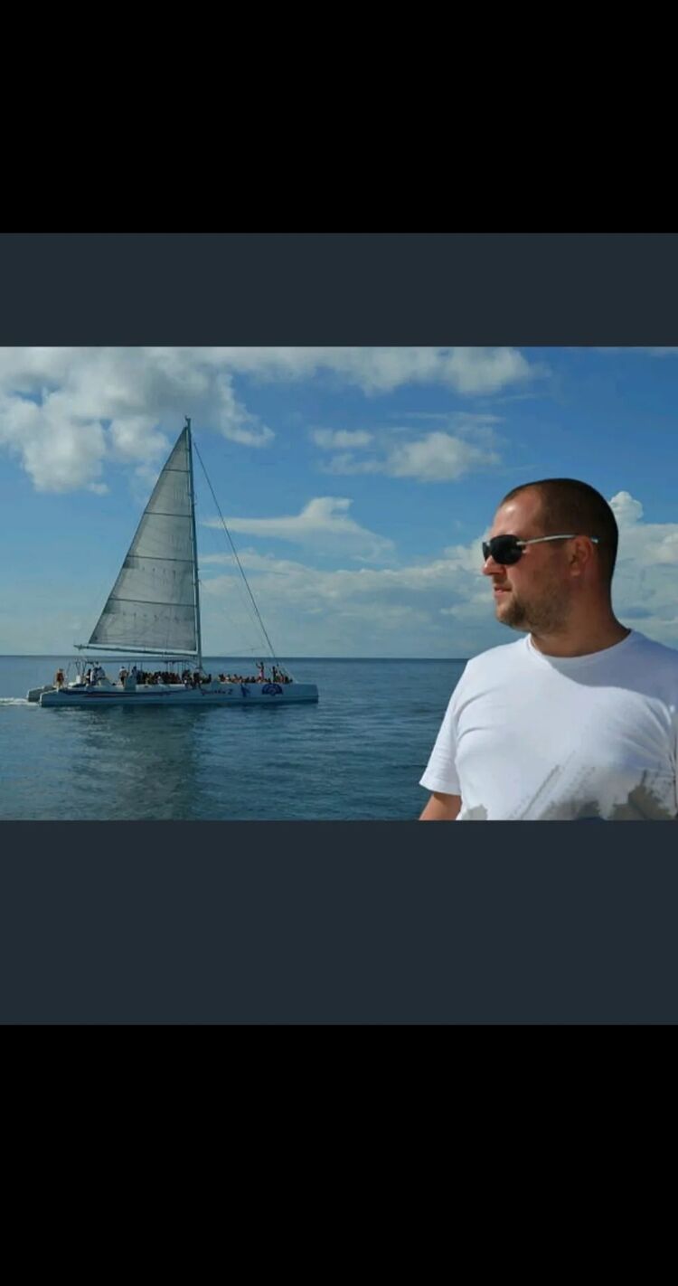  ,   Armen, 42 ,   ,   