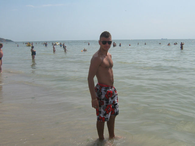  4384674  Iurii, 32 ,    