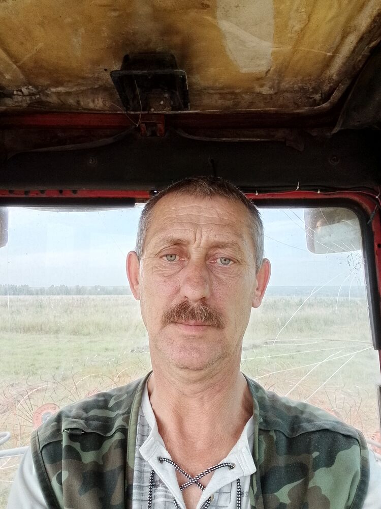  53323904  Vaceslav, 48 ,    