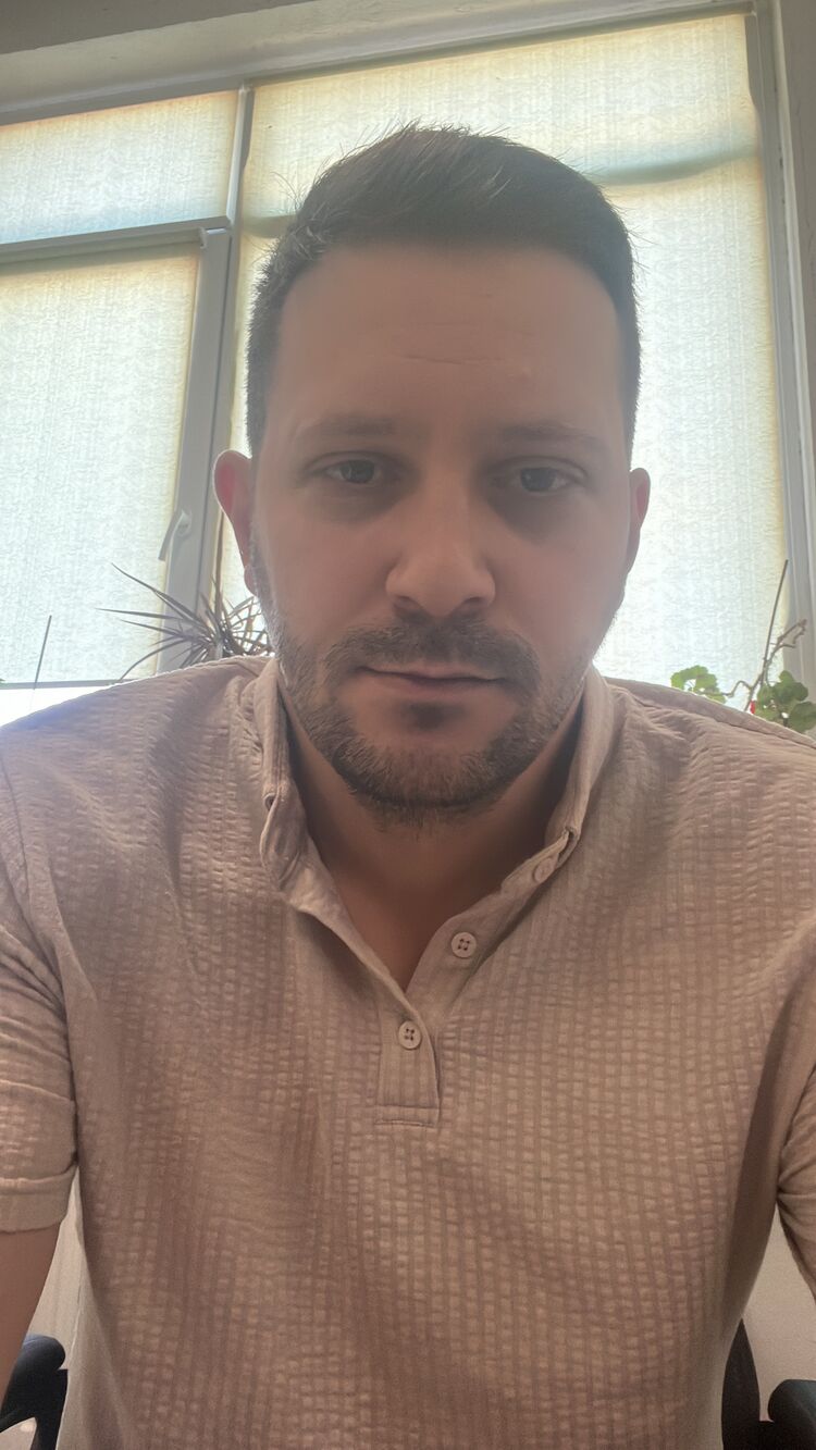  46510724  Serghei, 35 ,    