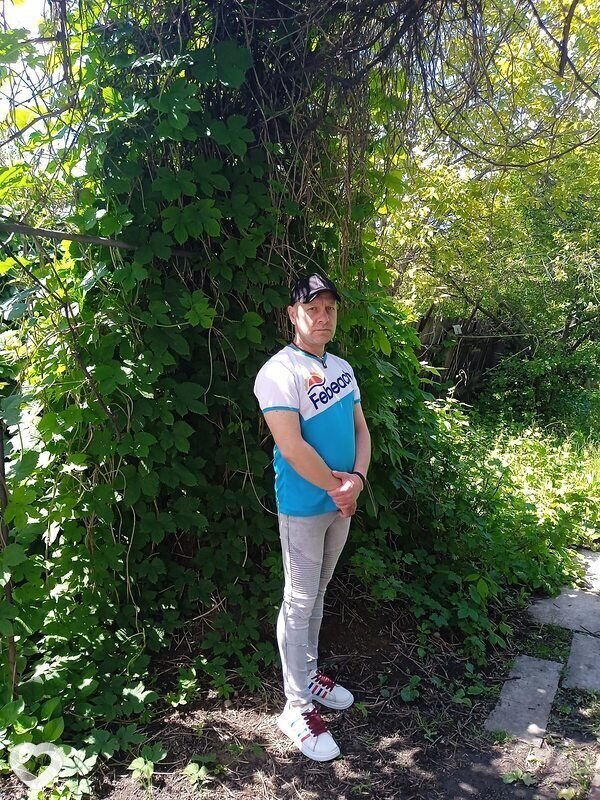  ,   Jonny, 44 ,   c 