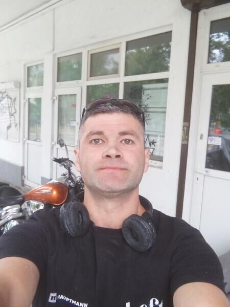  48522034  Serghei, 37 ,    