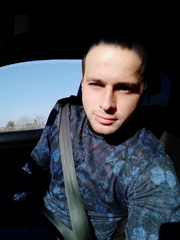  28437344  Viktor, 33 ,    