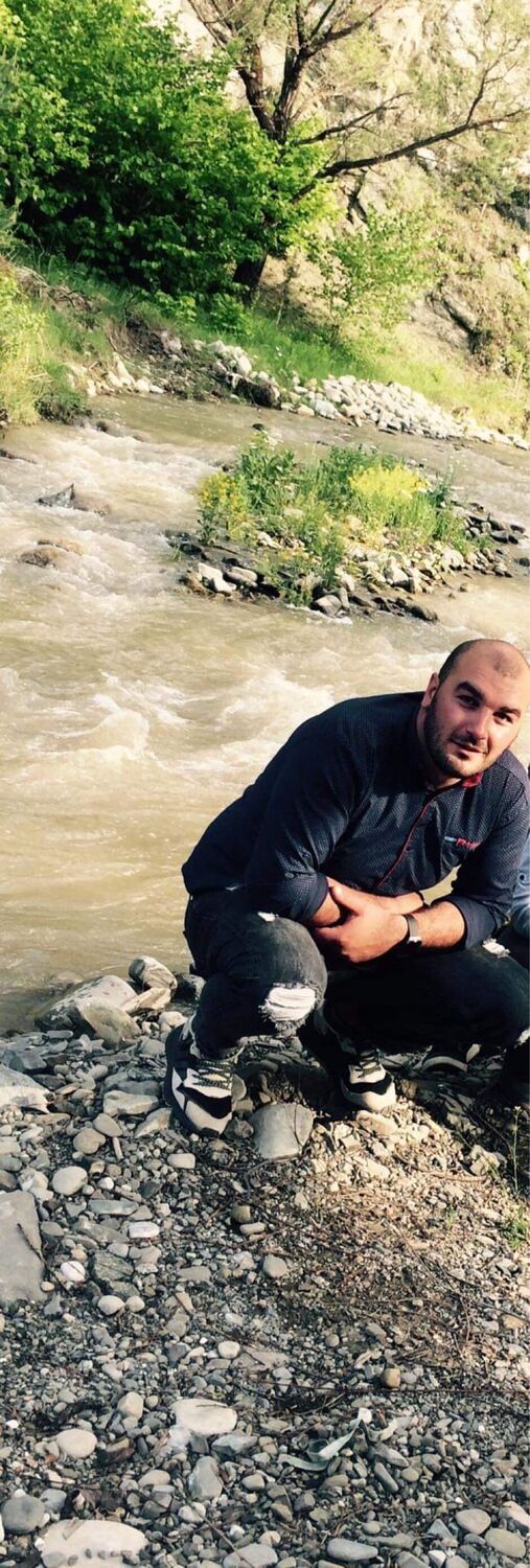  40330324  Irakli, 31 ,    