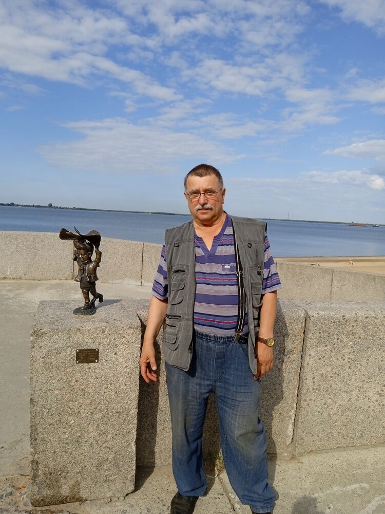  53810454  Alexander, 66 ,    