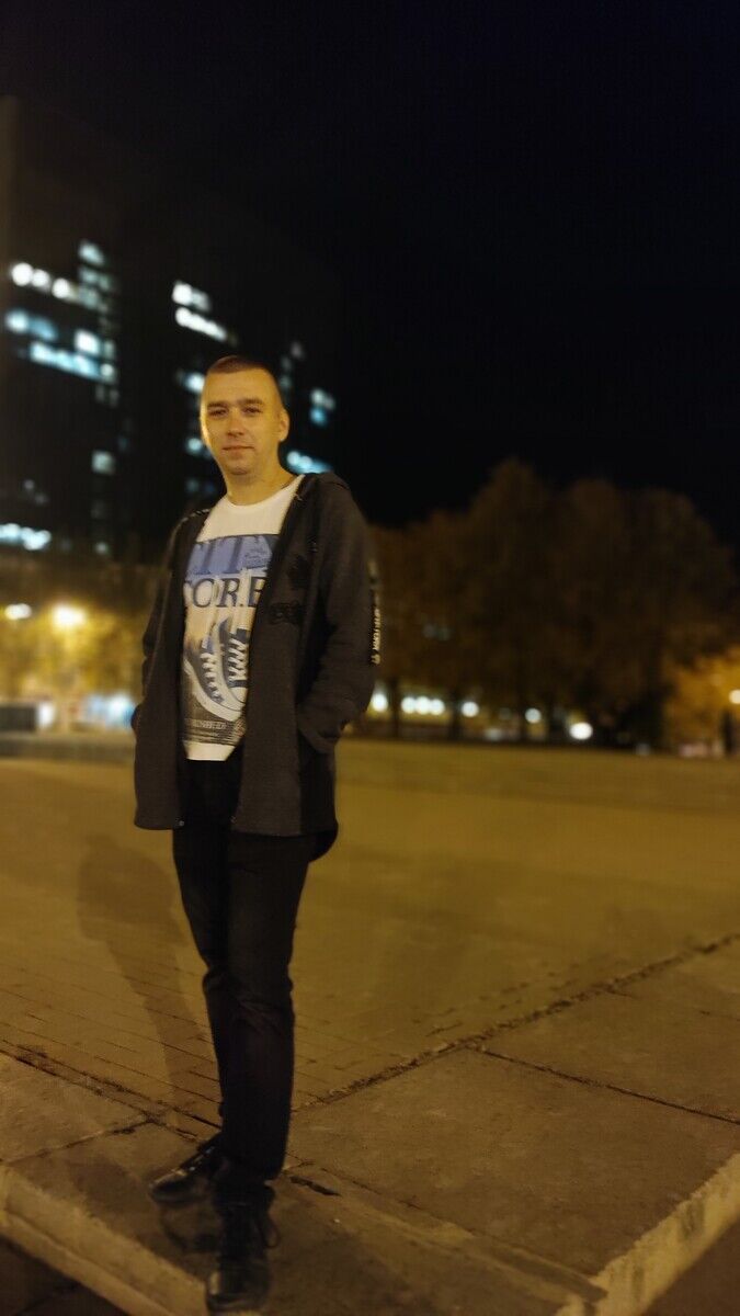  21877094  Vlad, 35 ,    