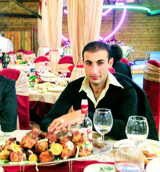  52795684  Arman, 35 ,     