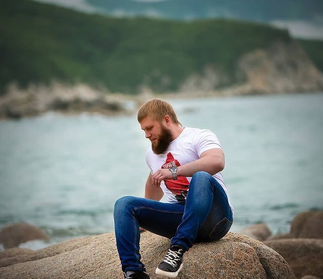  ,   Yuri, 40 ,   ,   , c , 