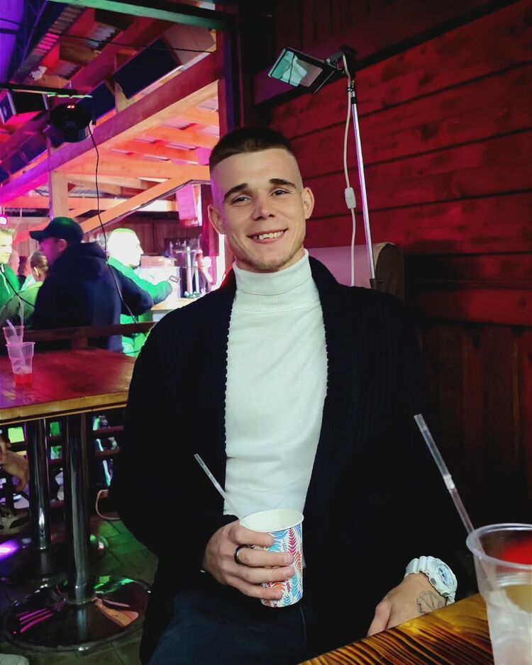  37708174  Maksim, 27 ,    