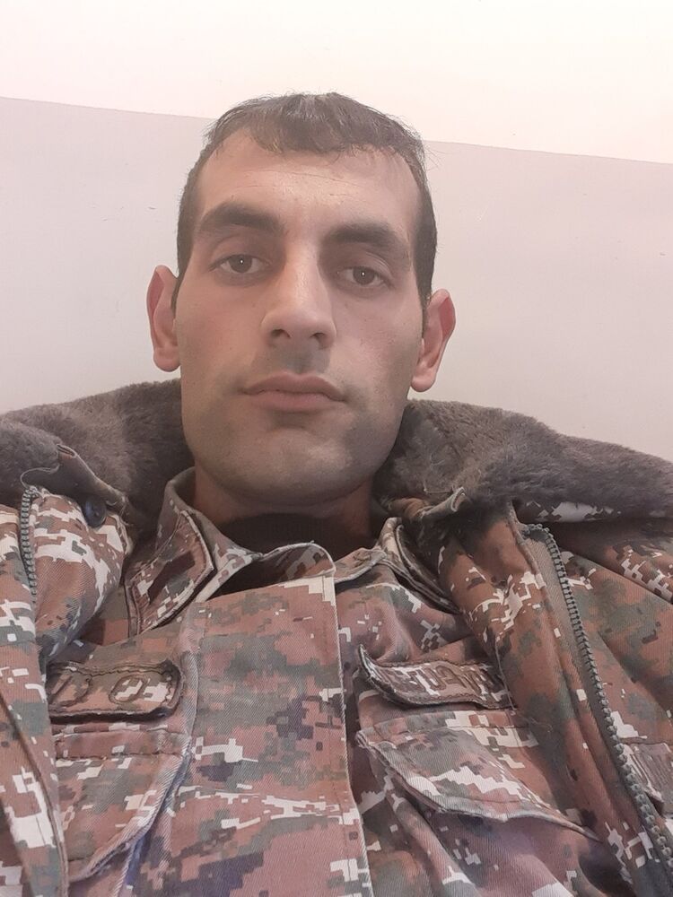  18526554  Arman, 33 ,    