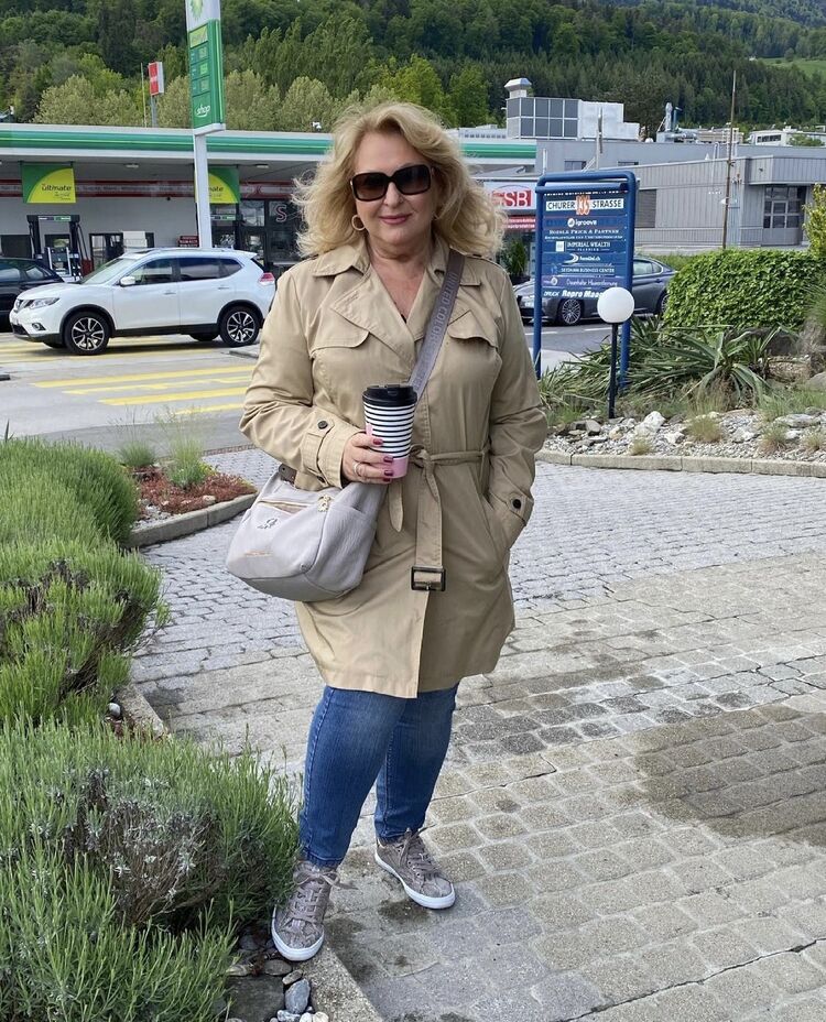  ?,   Suzanne, 50 ,     , c 
